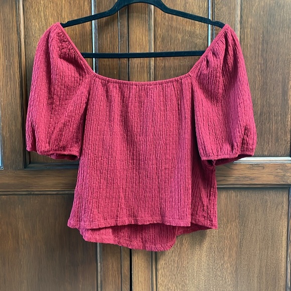 Textured bubble sleeve top - Picture 3 of 3